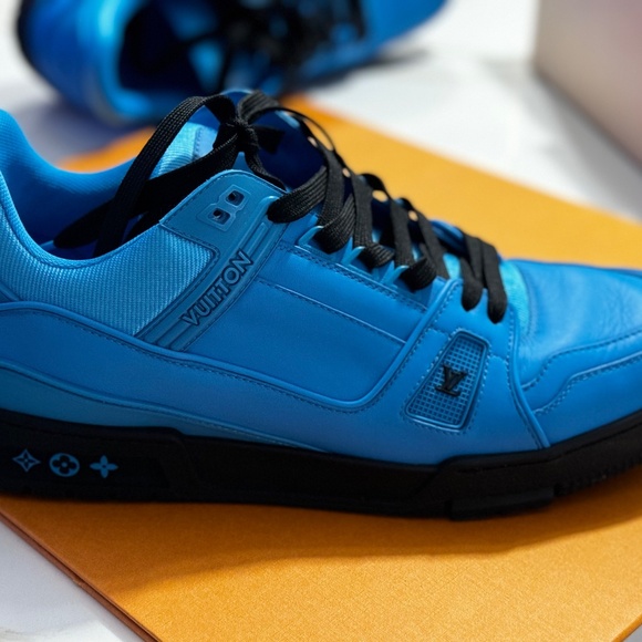 LV trainer sneaker - Picture 3 of 5